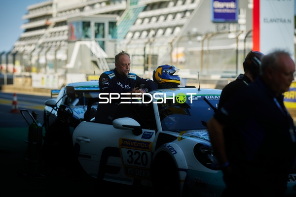 Fahrzeug in der Boxengasse