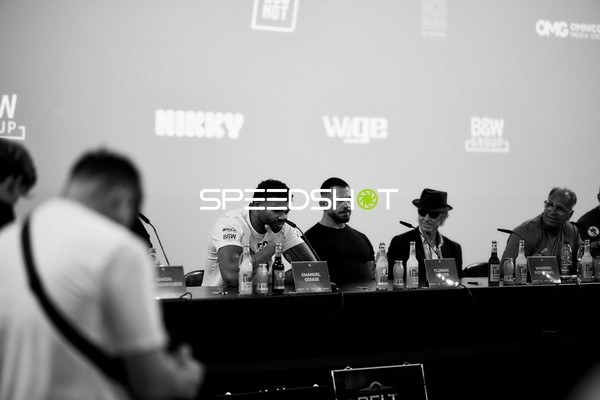 Ringside-Zone Face-Off