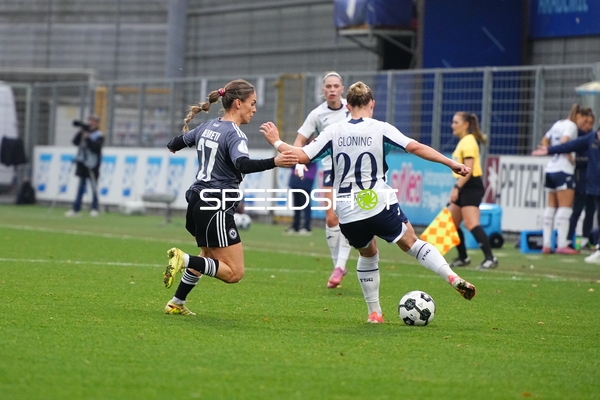Spieler mit Ball in Aktion