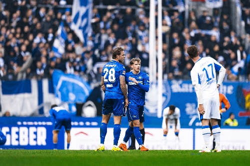 Spielszene mit Marcel Franke (28; Karlsruher SC) und Meiko Wäschenbach (36; Karlsruher SC)