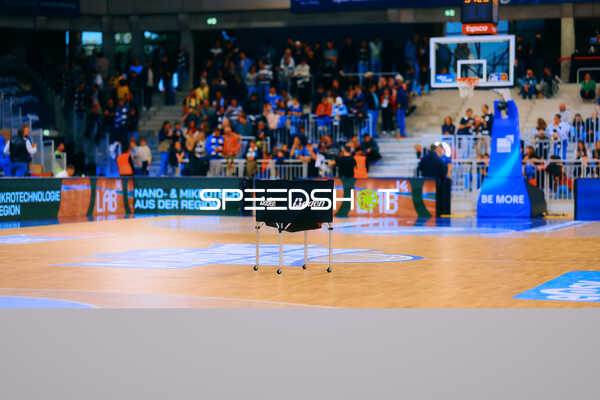 Spielfläche im SNP Dome Heidelberg vor dem Basketballspiel