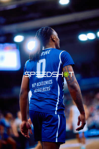 Spieler DJ Horne (0, MLP Academics Heidelberg) der MLP Academics steht auf dem Spielfeld
