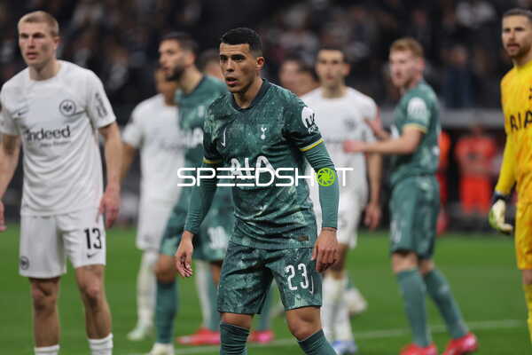 Pedro Porro (23, Tottenham Hotspur) im Strafraum