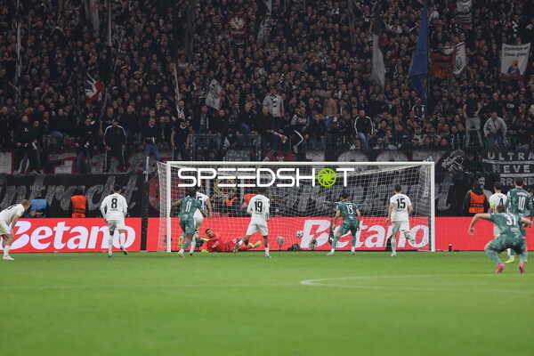 Eintracht Frankfurt greift an