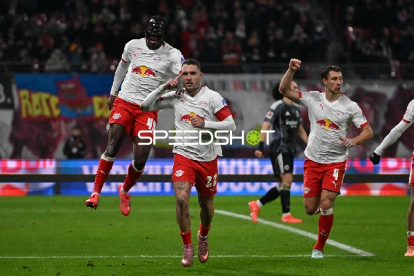 Torjubel von David Raum (22; RB Leipzig) und Willi Orban (4; RB Leipzig)