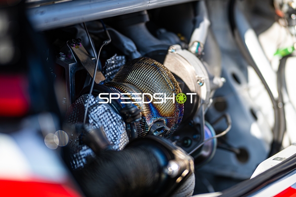 Motortechnik im Rennfahrzeug