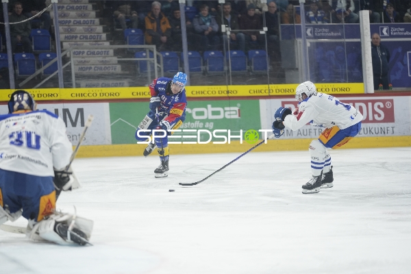 Reto Schäppi (91; EHC Kloten) mit Schuss aufs Tor