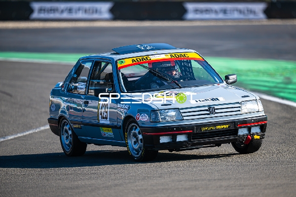 Youngtimer Trophy Rennfahrzeug am Nürburgring