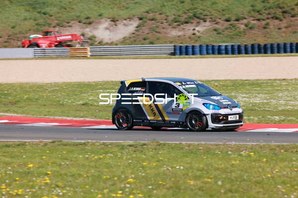 Tourenwagen Nr. 3 auf Strecke