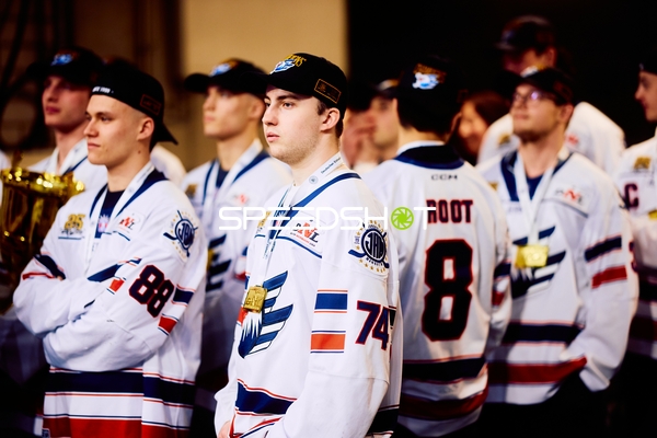 Jungadler feiern Meisterschaftssieg