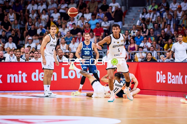 Zweikampf um den Ball