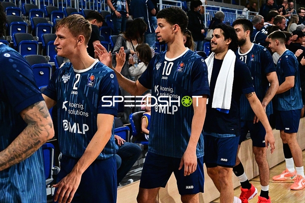 MLP Academics Spieler auf Court