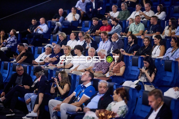 Ringside-Zone Face-Off Publikum