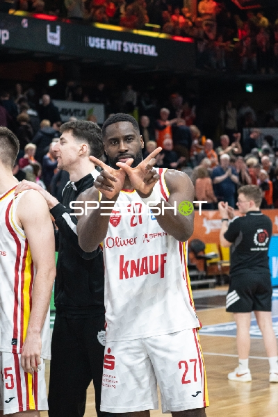 Szene mit Eddy Edigin Jr (27; Würzburg Baskets) und Alen Pjanic (35; Würzburg Baskets)