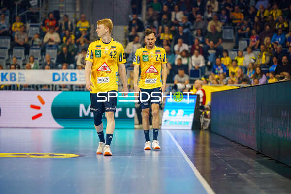 Jon Lindenchrone Andersen (42, Rhein Neckar Löwen) und Patrick Groetzki (24, Rhein Neckar Löwen) auf Spielfeld