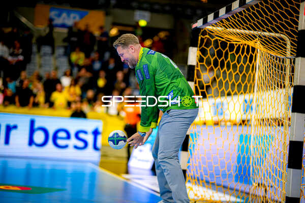 Mikael Appelgren (1, Rhein Neckar Löwen) fängt Ball