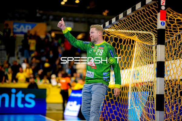David Späth (29, Rhein Neckar Löwen) zeigt Daumen hoch
