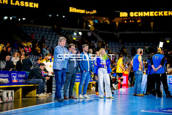Personen am Spielfeldrand