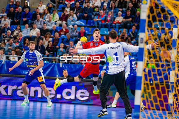Nikola Vlahovic (3, SG BBM Bietigheim) wirft aufs Tor