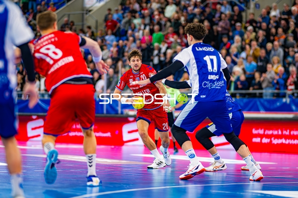 Paco Barthe (20, SG BBM Bietigheim) mit Ball