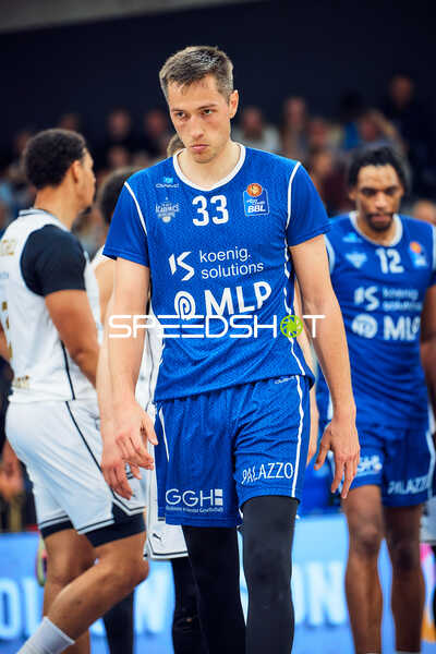 Spieler Ryan Mikesell (33, MLP Academics Heidelberg) am Ball