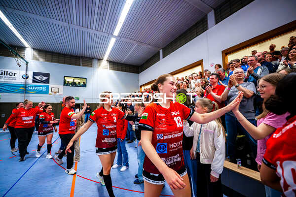Aylin Bornhardt (13, SG Schozach-Bottwartal) und Hannah Hönig (3, SG Schozach-Bottwartal) begrüßen Fans