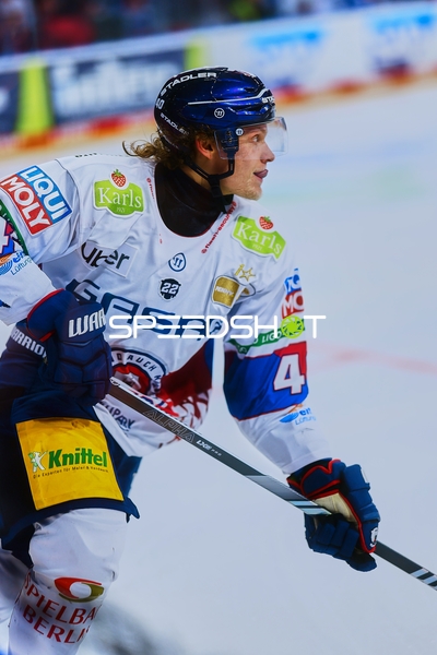 Eisbären-Spieler Nummer 4 im Einsatz