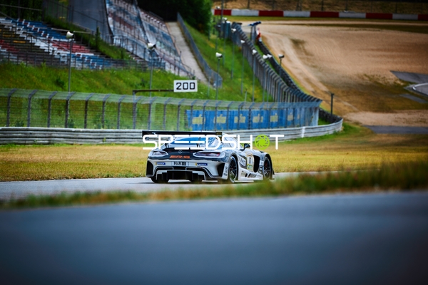 Team ADVAN x HRT (17): Adam Christodoulou, Mikael Grenier, Ralf Aron auf der Rennstrecke