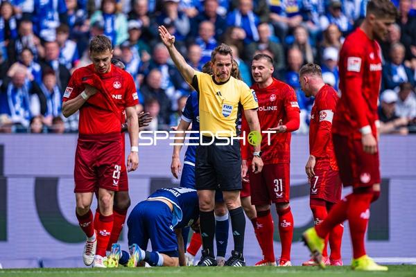 Foul Filip Kaloc (26, 1. FC Kaiserslautern), Luca Sirch (31, 1. FC Kaiserslautern), Marlon Ritter (7, 1. FC Kaiserslautern)