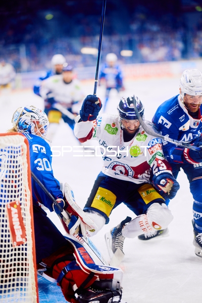 Intensiver Kampf vor dem Tor