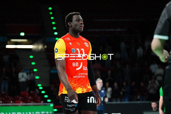 John Obi (11; BADEN VOLLEYS SSC Karlsruhe) in Aktion