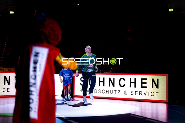 Torwart Mikael Appelgren (1; Rhein Neckar Löwen) in Position