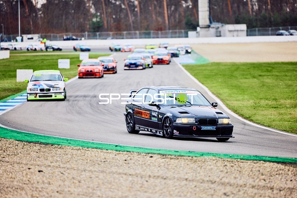 Rennwagen auf der Strecke