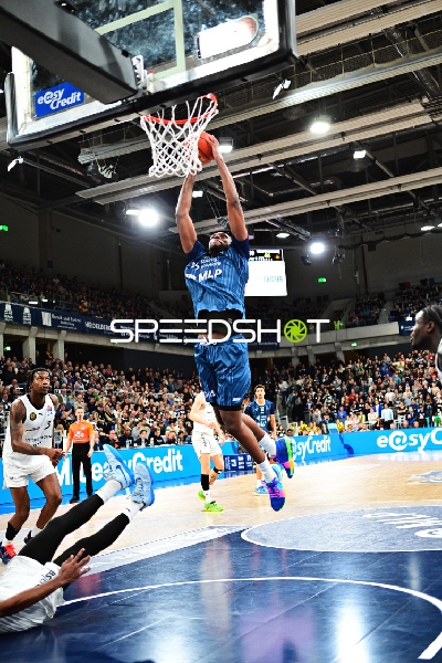 Josh Hawley (3; Basketball Löwen Braunschweig) in Aktion