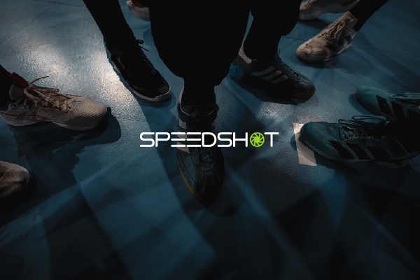 Schuhe auf Hallenboden