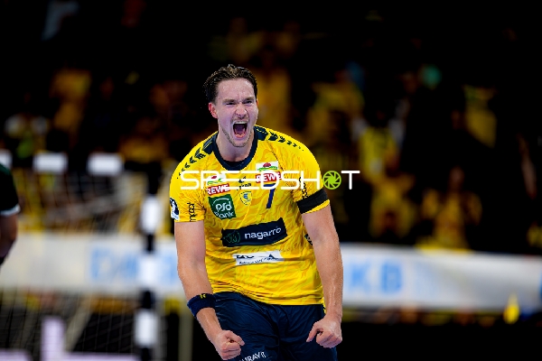 Robert Timmermeister (7; Rhein Neckar Löwen) jubelt nach Tor