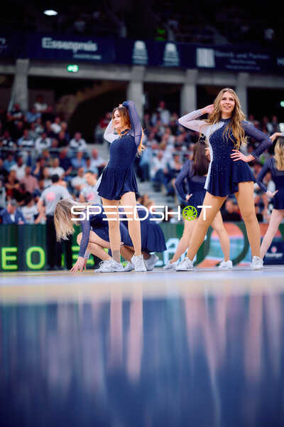 Cheerleading Performance Pfitzenmeier Cheerleader