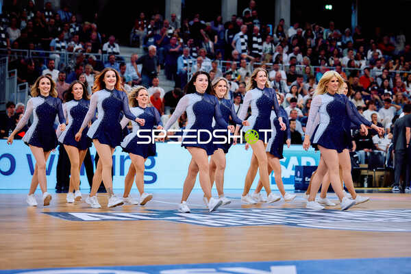 Cheerleader Performance Pfitzenmeier Cheerleader