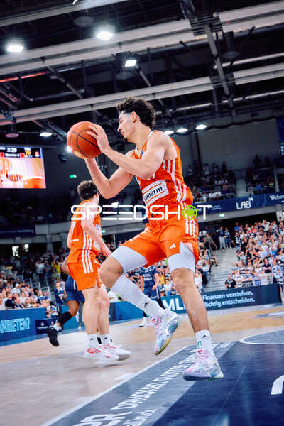Jump Shot Ben Saraf (77;Ratiopharm Ulm)