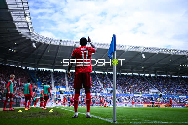 Eckball Aaron Opoku (17, 1. FC Kaiserslautern)