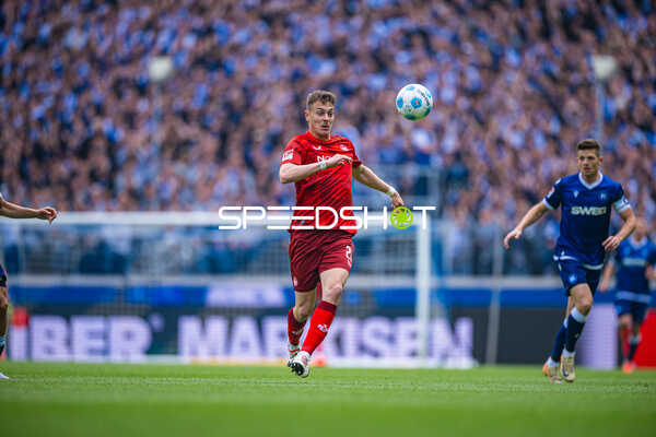 Ballkontrolle Tobias Raschl (20, 1. FC Kaiserslautern)