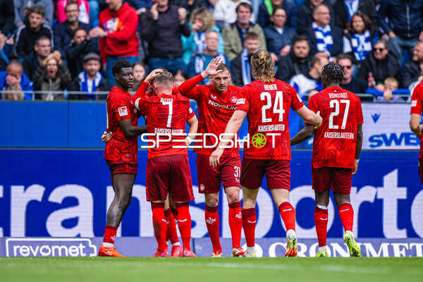 Torjubel Julian Krahl (1, 1. FC Kaiserslautern), Jannis Heuer (24, 1. FC Kaiserslautern), Frank Ronstadt (27, 1. FC Kaiserslautern), Luca Sirch (31, 1. FC Kaiserslautern)