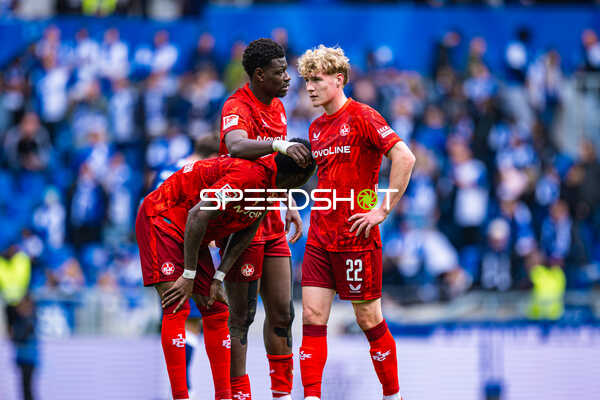 Spielerbesprechung Mika Haas (22, 1. FC Kaiserslautern), Marlon Ritter (7, 1. FC Kaiserslautern), Jean Zimmer (8, 1. FC Kaiserslautern)