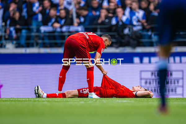 Spieler am Boden Filip Kaloc (26, 1. FC Kaiserslautern)