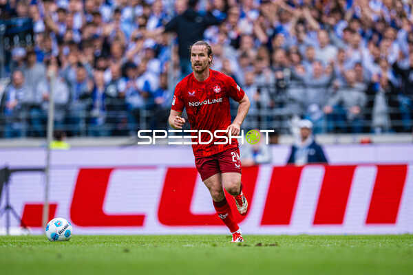 Dribbling Richmond Tachie (29, 1. FC Kaiserslautern)
