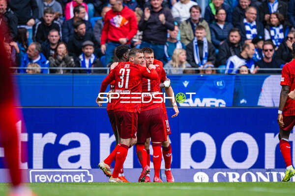Torjubel Luca Sirch (31, 1. FC Kaiserslautern), Daniel Hanslik (19, 1. FC Kaiserslautern)