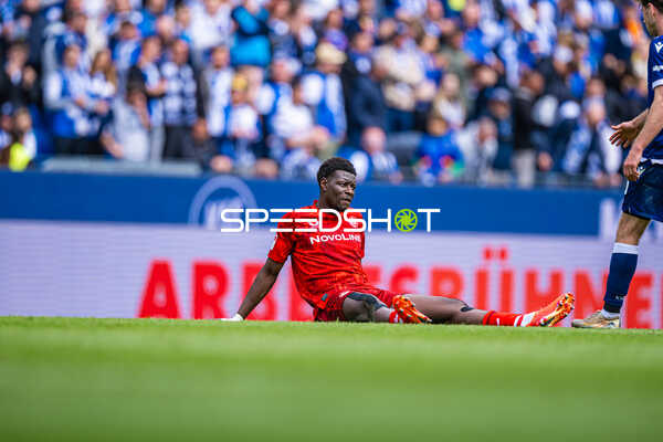 Spieler sitzt am Boden 115'