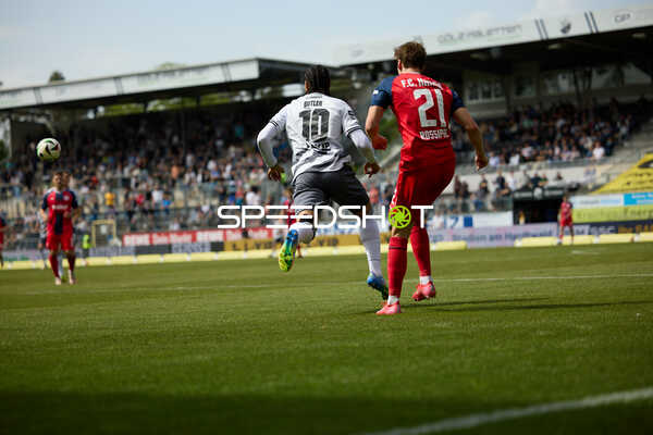 Tackle Justin Butler (10;SV Sandhausen), Alexander Rossipal (21;FC Hansa Rostock)