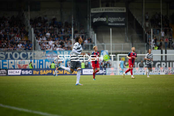 laufen Justin Butler (10;SV Sandhausen)