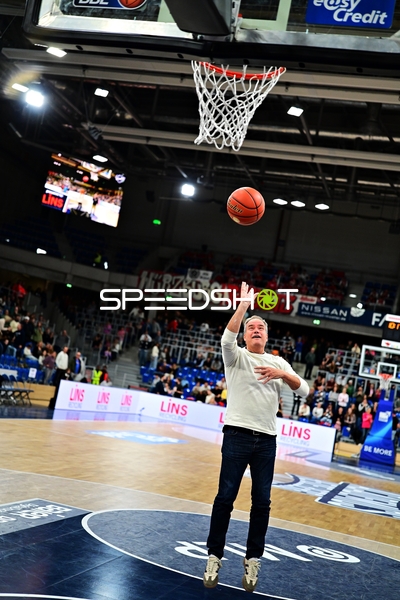 Basketballwurf am Korb